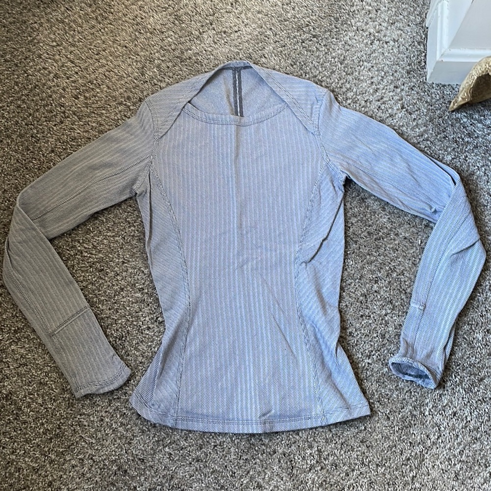 Lululemon gray print long sleeve top